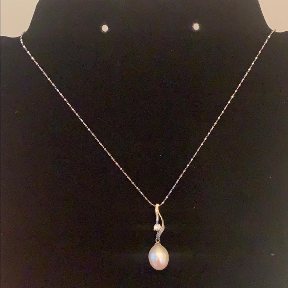 Sterling silver freshwater pearl and CZ necklace